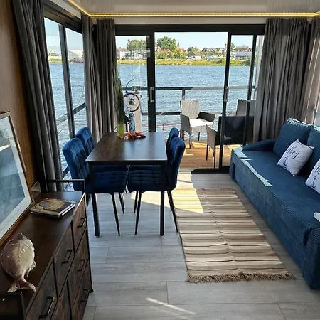 Premium Hausboot Arielle Úszó hotel *